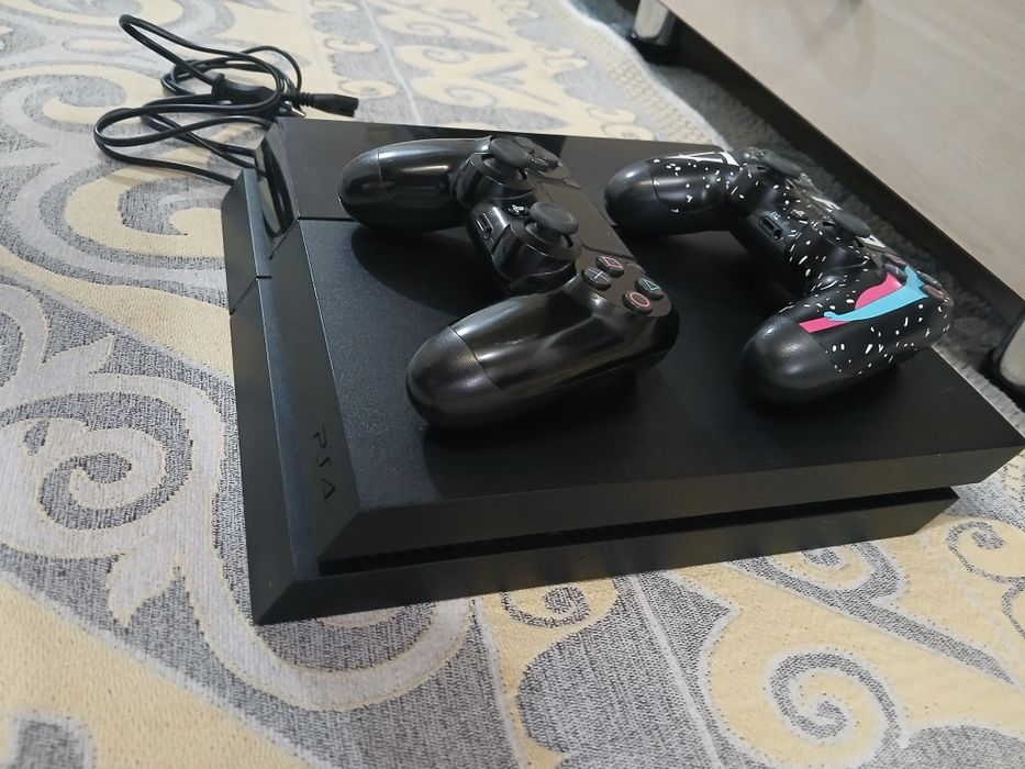 Sony playstation 4 FAT 500gb 2 джойстика