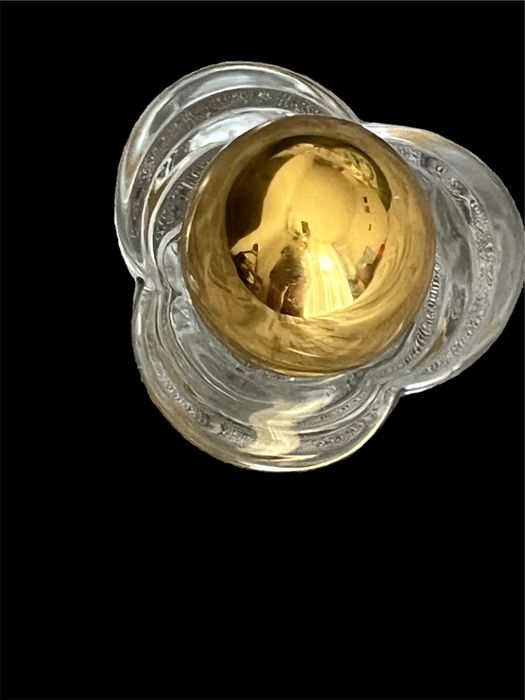 Позлатено яйце с поставка и кутия