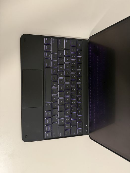 ESR Ipad Pro 13” tastatura magnetica rebound layout US