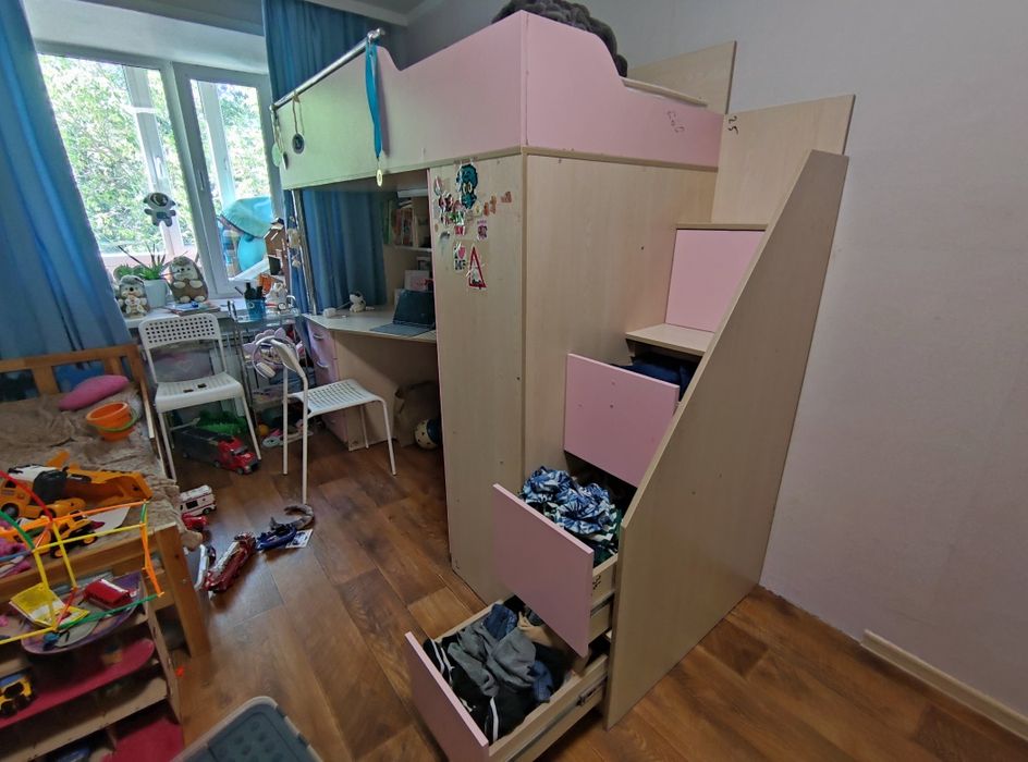 Продается шкаф кровать для девочки.