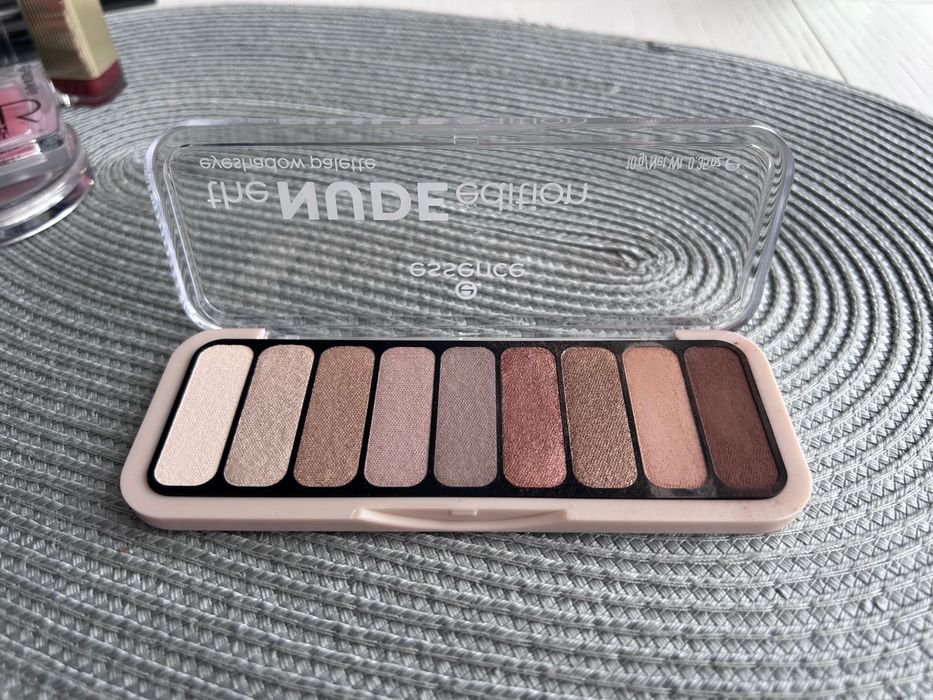 Фон дьо тен и ружове