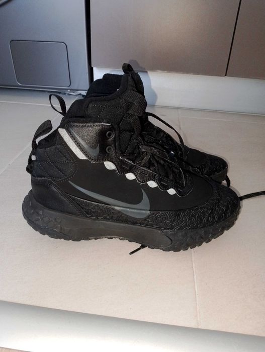 Зимни обувки Nike, номер 37.5