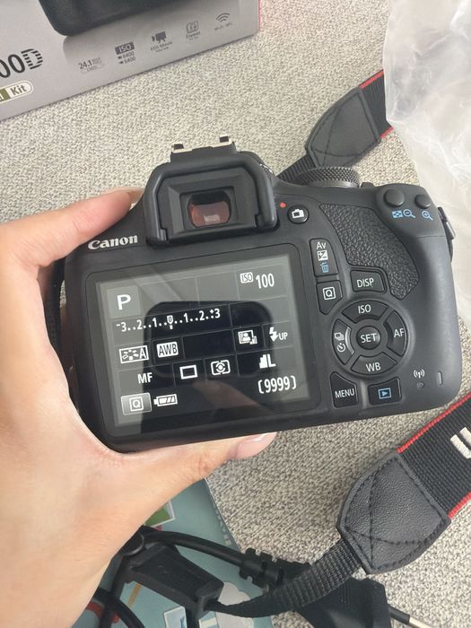 Canon EOS 2000D