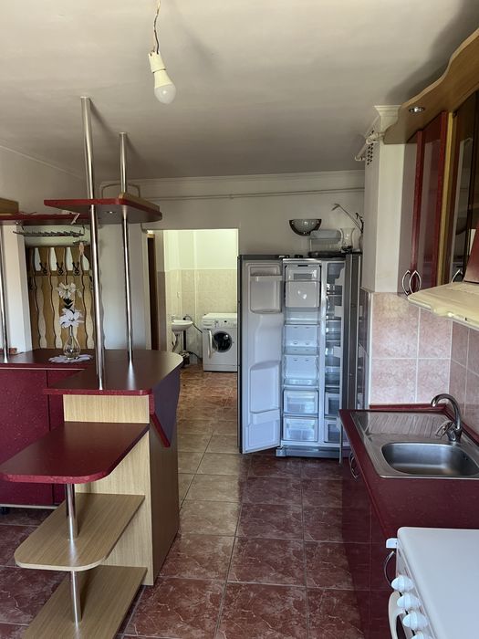 Vand apartament 3 camere + GARAJ