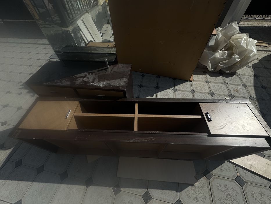 Тумба под тв и туалетный столик вместе за 6000