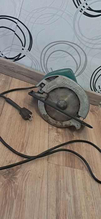 Makita SR1800 185 мм професионален ръчен циркуляр – работещ