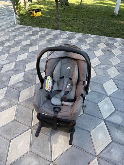 Scoica auto JOIE cu baza ISOFIX