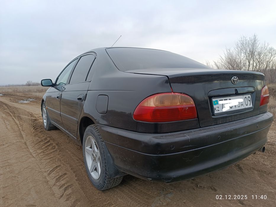 Тойота авенсис .