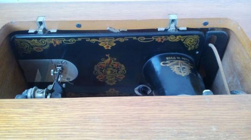 Стара крачна руска шевна машина UNION