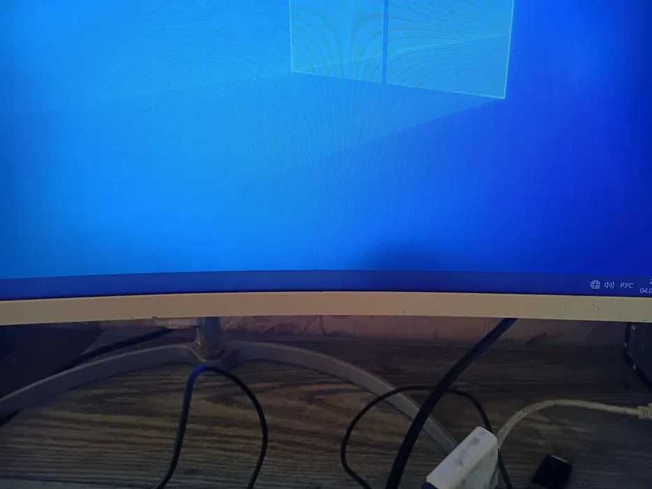 Монитор Philips 32" c дефектами