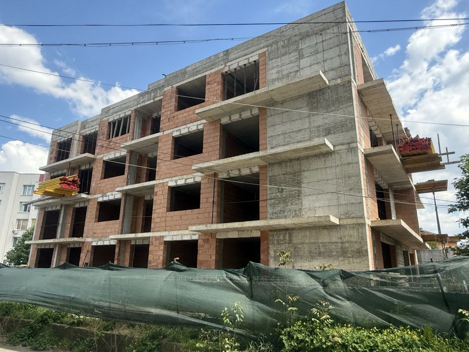 Продава се Тристаен апартамент в Търговище, Център - 105 кв.м за 996 €/кв.м - Снимка #3