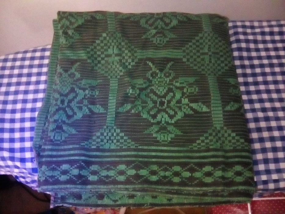 Ръчно тъкани къси черги, калъфка за възглавница.