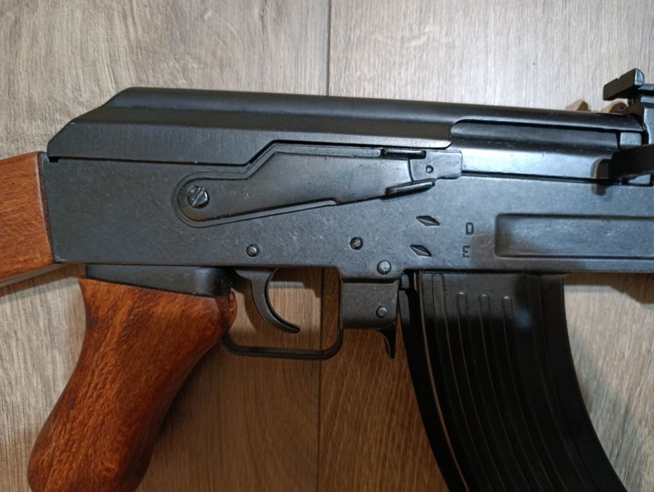 Продавам реплика на АК-47