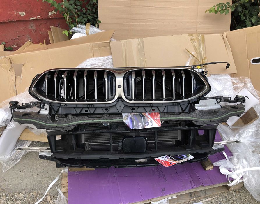 BMW seria 8 - fata completa - far / trager / bara / capota / aripi etc