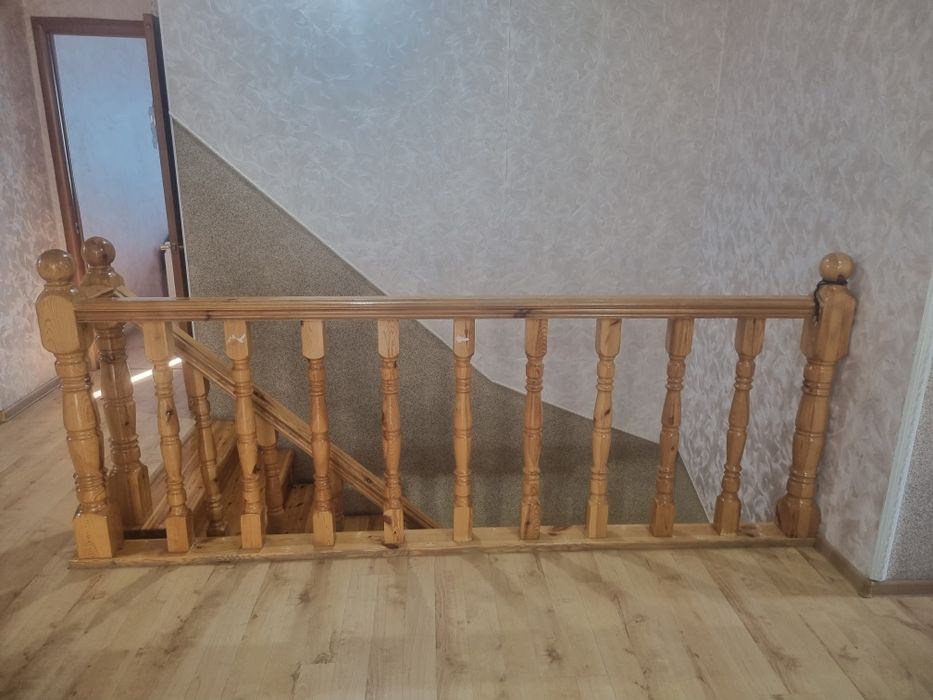 Лестница деревянная