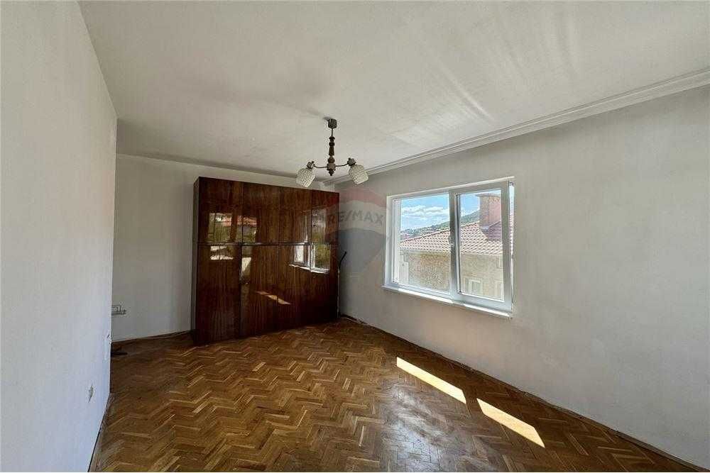 Продава се Етаж от къща в Шумен, Томбул джамия - 109 кв.м за 1264 €/кв.м - Снимка #9