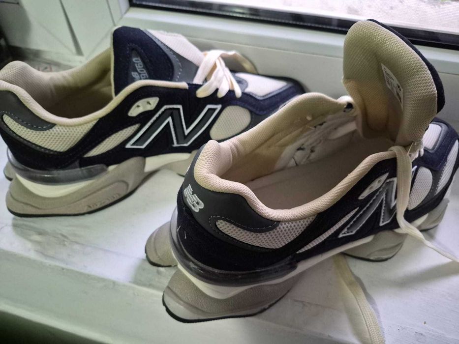 Adidasi New Balance 9060