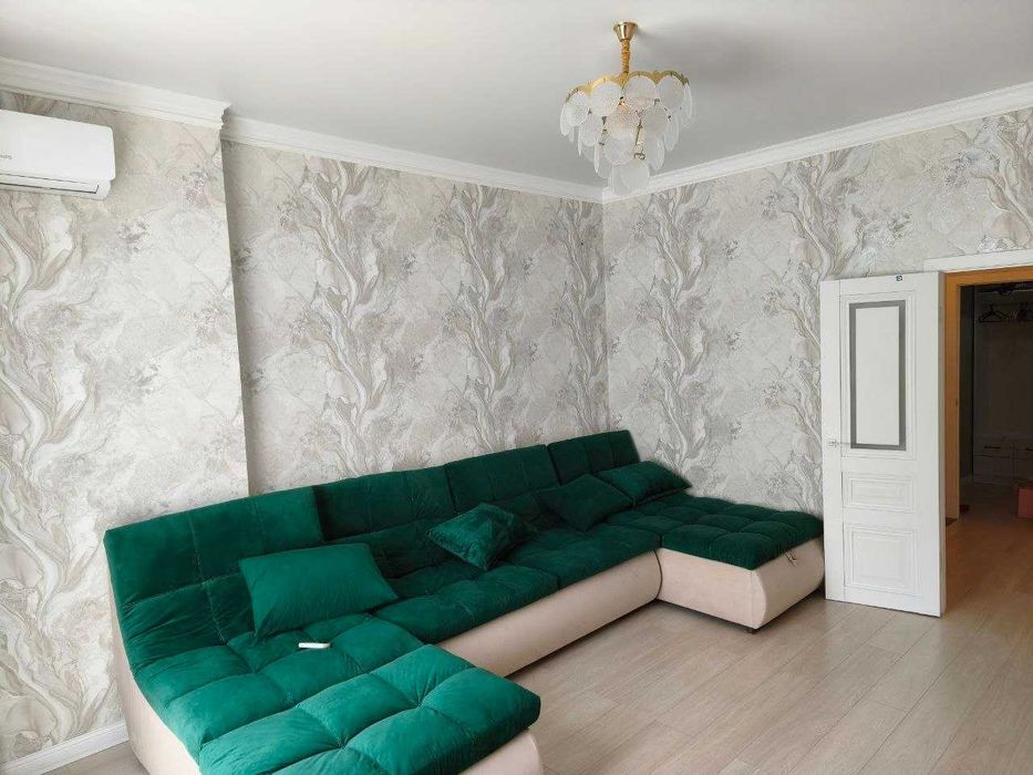 продам диван изумрудного цвета