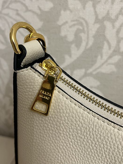 Сумочка prada с двумя ремешками