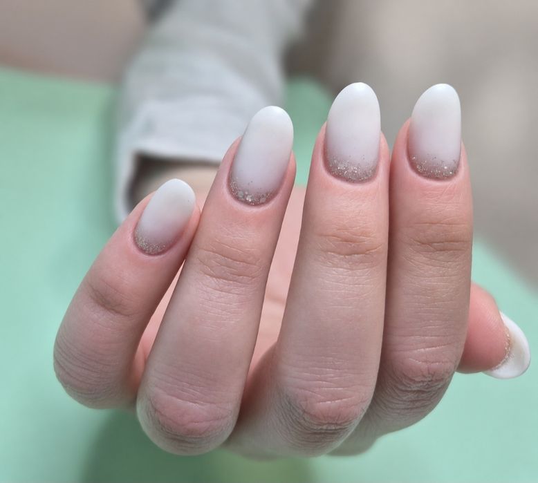 Manichiura/pedichiura și unghii cu gel
