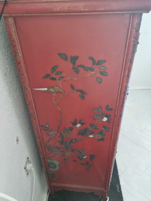 Dulap  original din lemn  de cires masiv cu motive din metal
