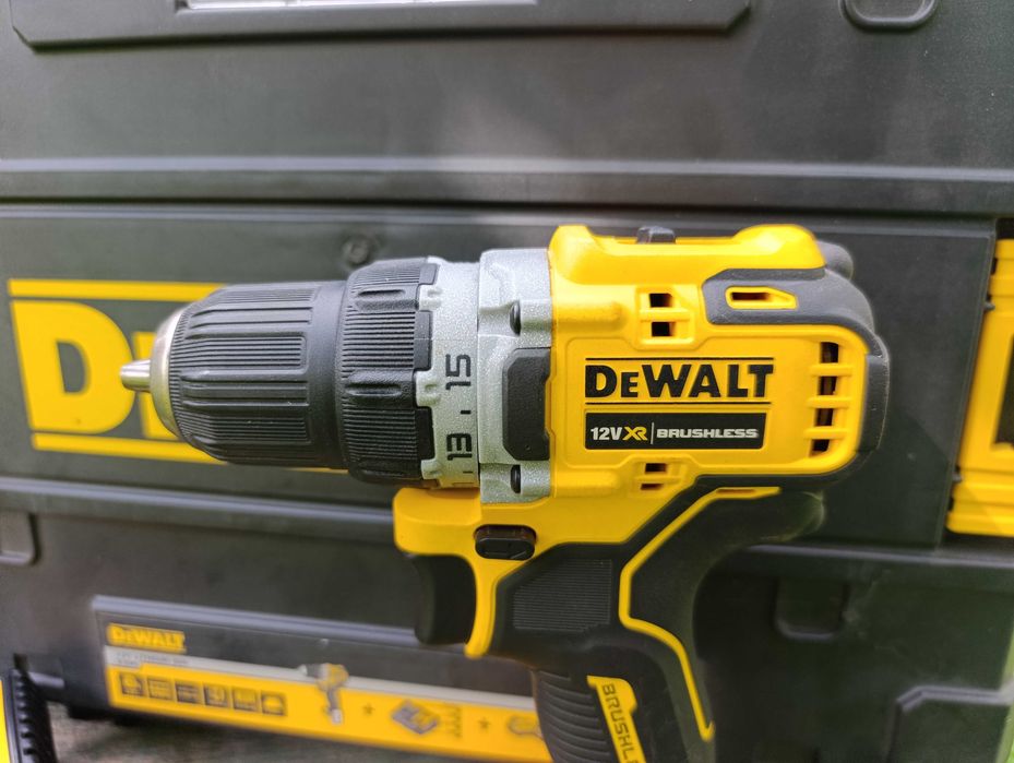 Masina de insurubat si gaurit DeWalt 12V DCD701, pachet complet