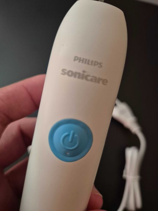 Електрическа звукова четка за зъби Philips Sonicare DailyClean 1100 HX3410BB + Зарядно