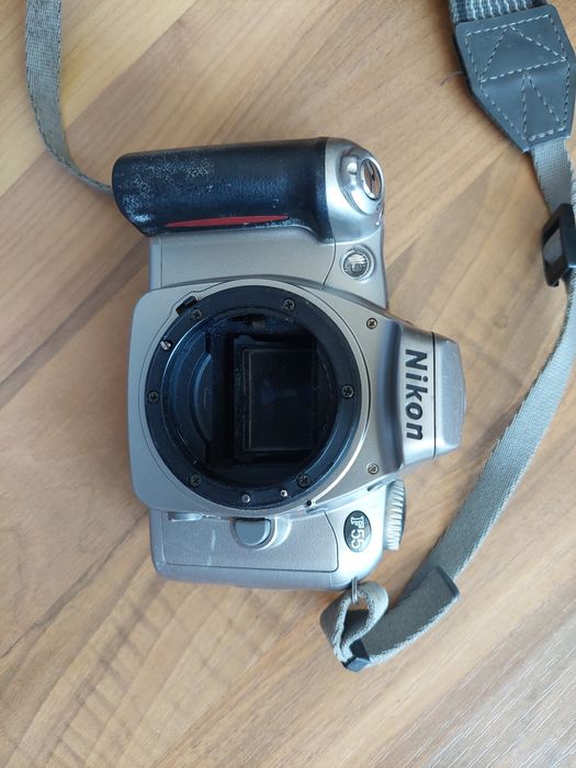 Aparat pe film nikon f55,în stare de funcționare,doar body