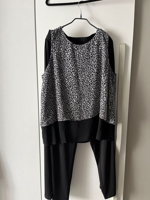 Costum cu pantalon de vanzare