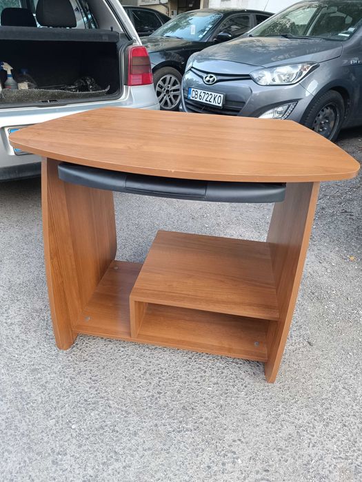 Бюро за компютър в добро състояние