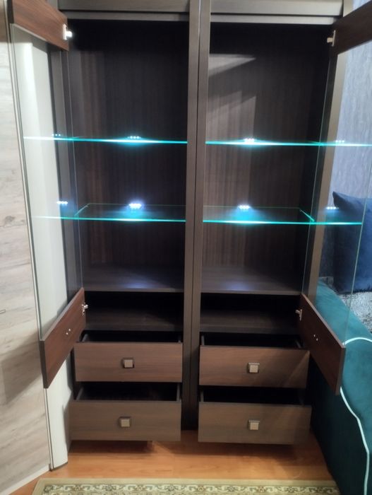 Шкаф для посуды.