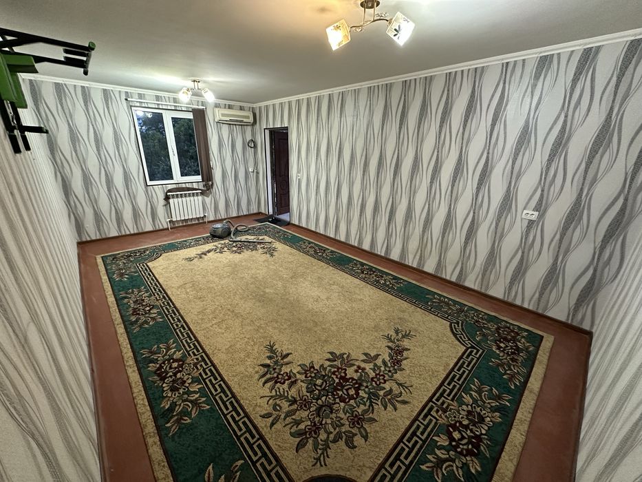 Сзади Рисового базара, мебель и техника, парковка