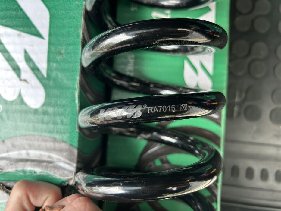 Комплект Пружини за w204 Kyb k-flex