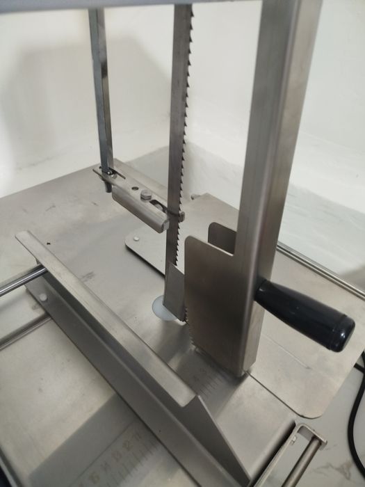 Пила для мясо.Новая