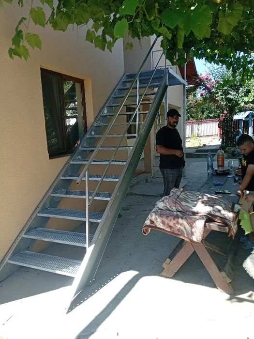 Scări metalice zincate