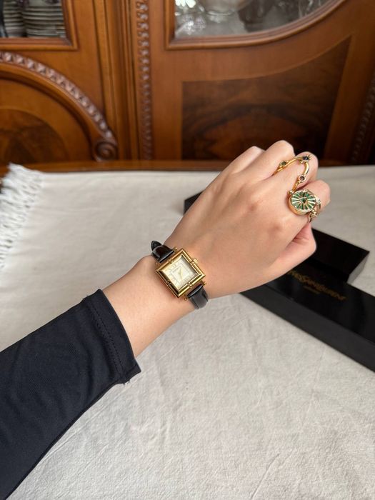 Женские часы YSL