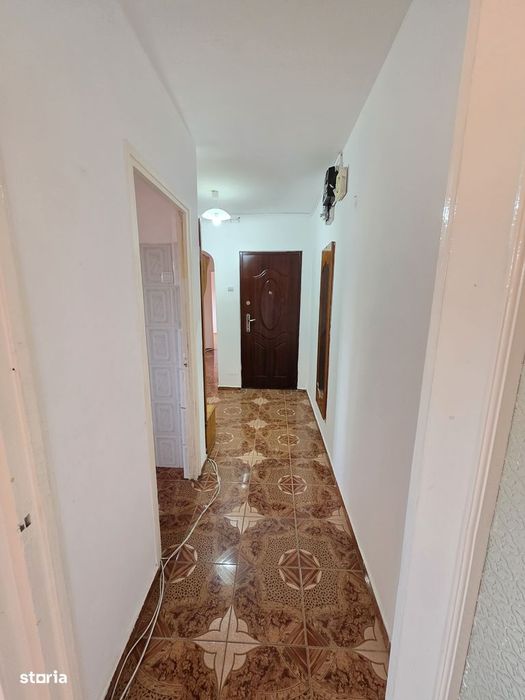 Apartament 3 camere, balcon, beci ,parcare, Brașov  zona Astra