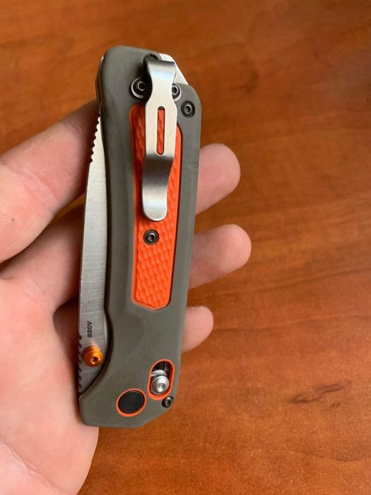 Здрав и надежден стоманен клипс за нож – сигурност и удобство в едно!