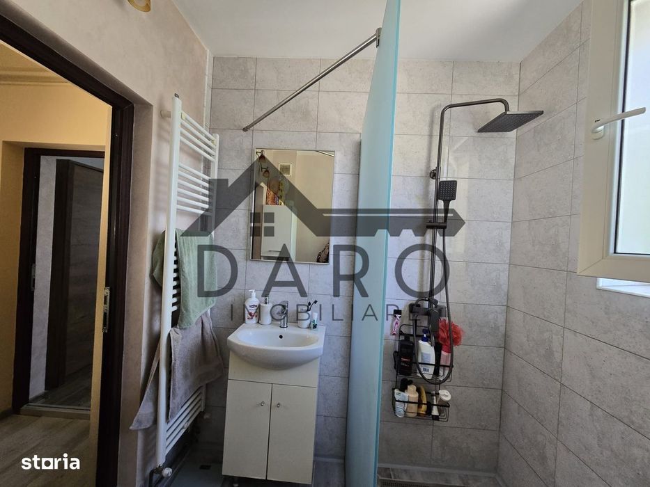 Casa in Livezeni , 140  mp utili , in centrul localitatii .