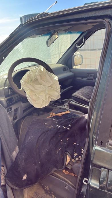 ниссан серена nissan serena