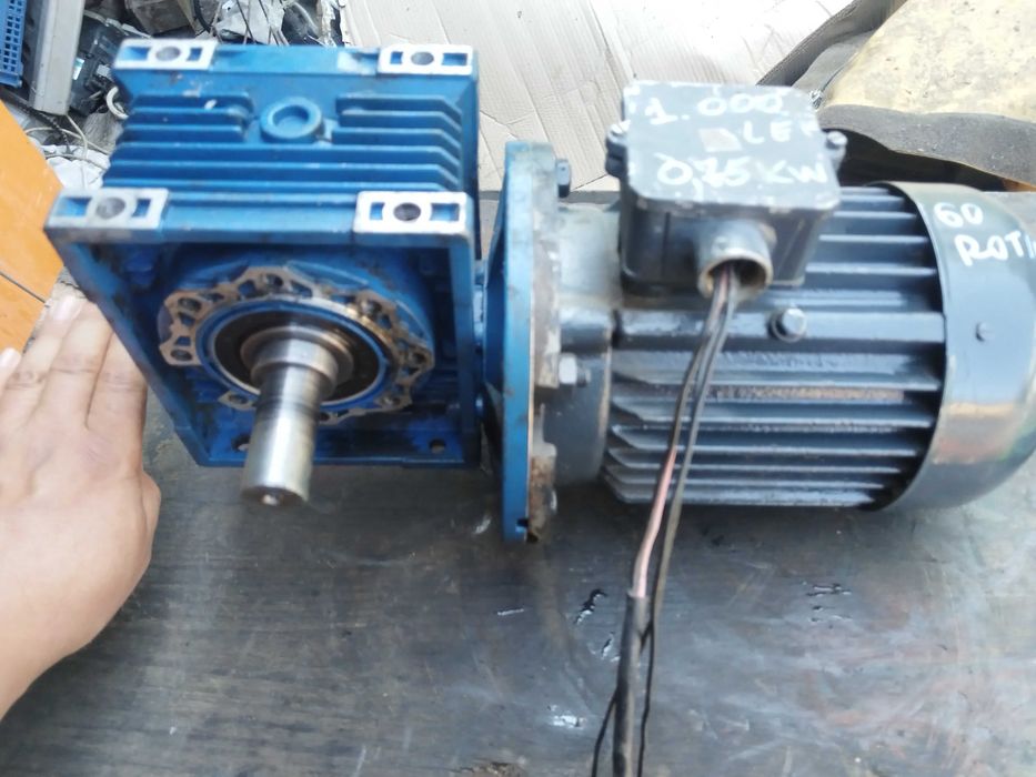 Reductor cu motor 60 rotații îndoit țeavă