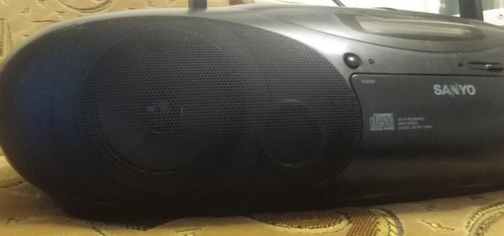 Sanyo  MCD - Z65F (K)