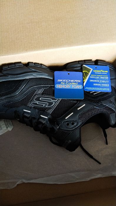 Продам ботинки Sketchers оригинал новые