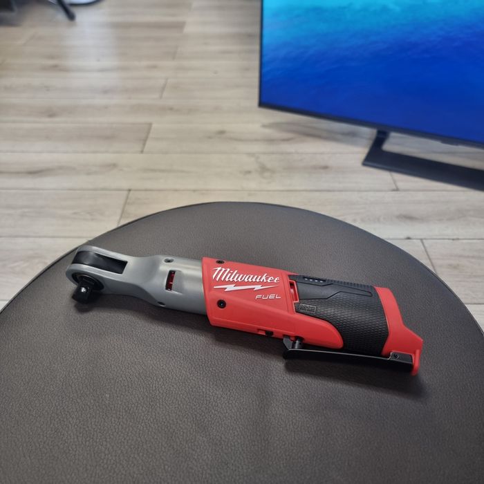 Amanet F28: Cheie cu clichet Milwaukee M12 FIR12