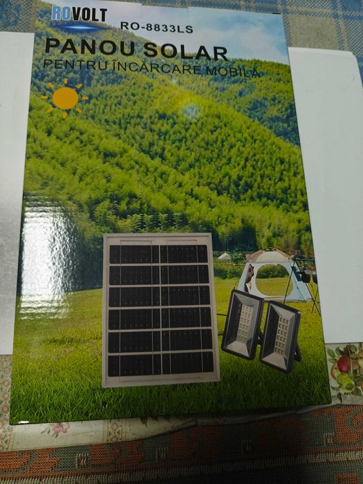 Panou solar cu 2 proiectoare si incarcare mobila