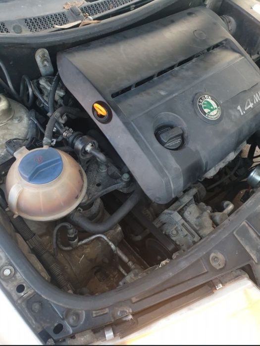 Vand skoda fabia 2500 lei (tamburi pe spate blocati)
