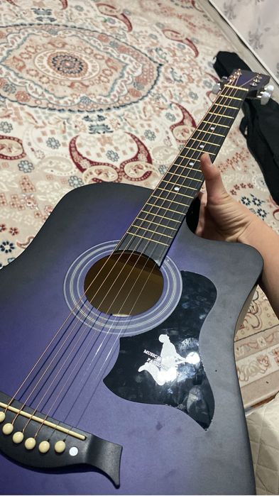 Акустика гитара сатылады