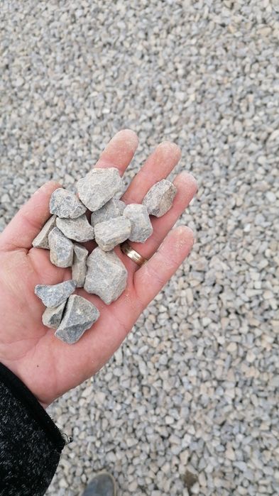 Vând sort, nisip, criblura,, piatră spartă, pământ, transport moloz