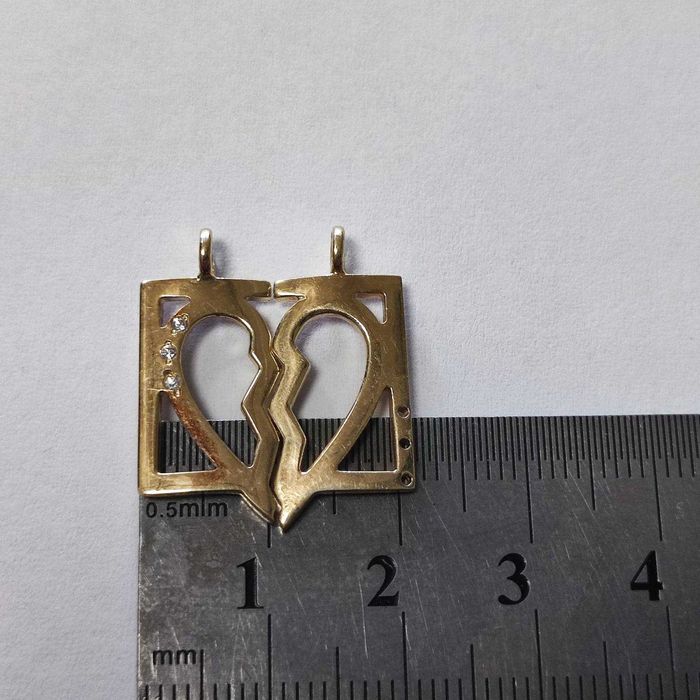 Златна висулка(сърце) 2 части 3.14гр.