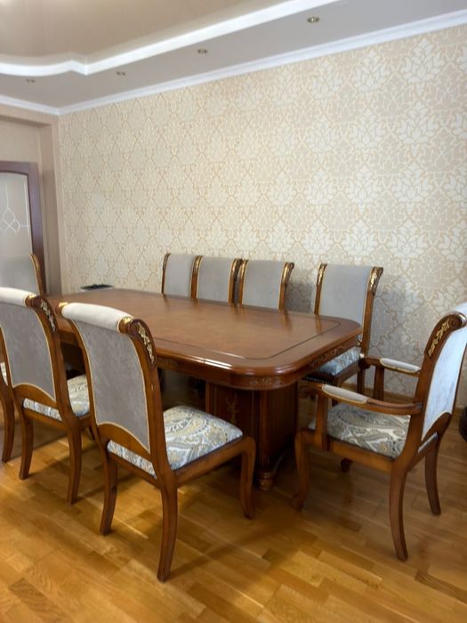 Продам стол с стулями